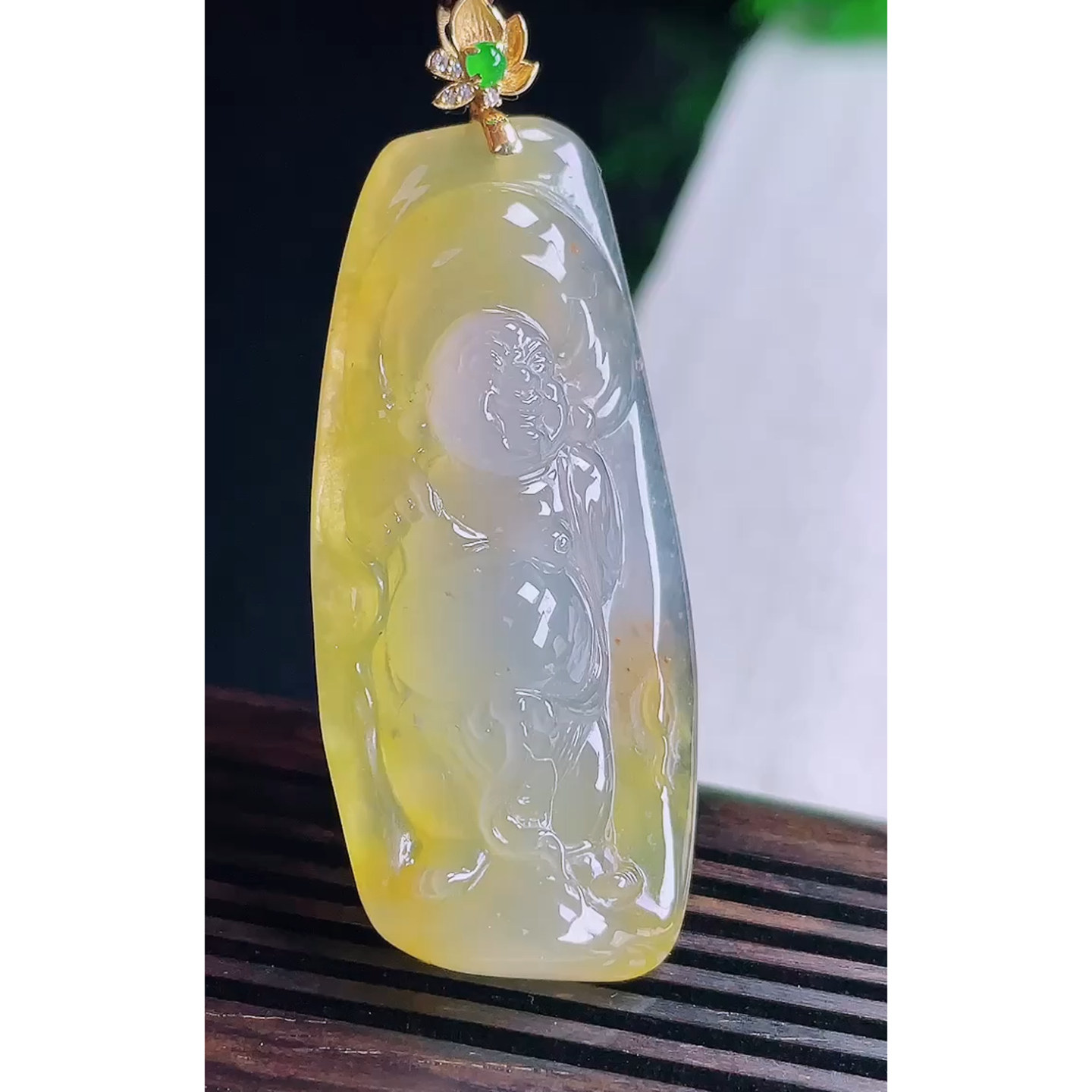 缅甸天然A货玉石翡翠 老坑冰种 手工精雕 黄翡布袋佛吊坠