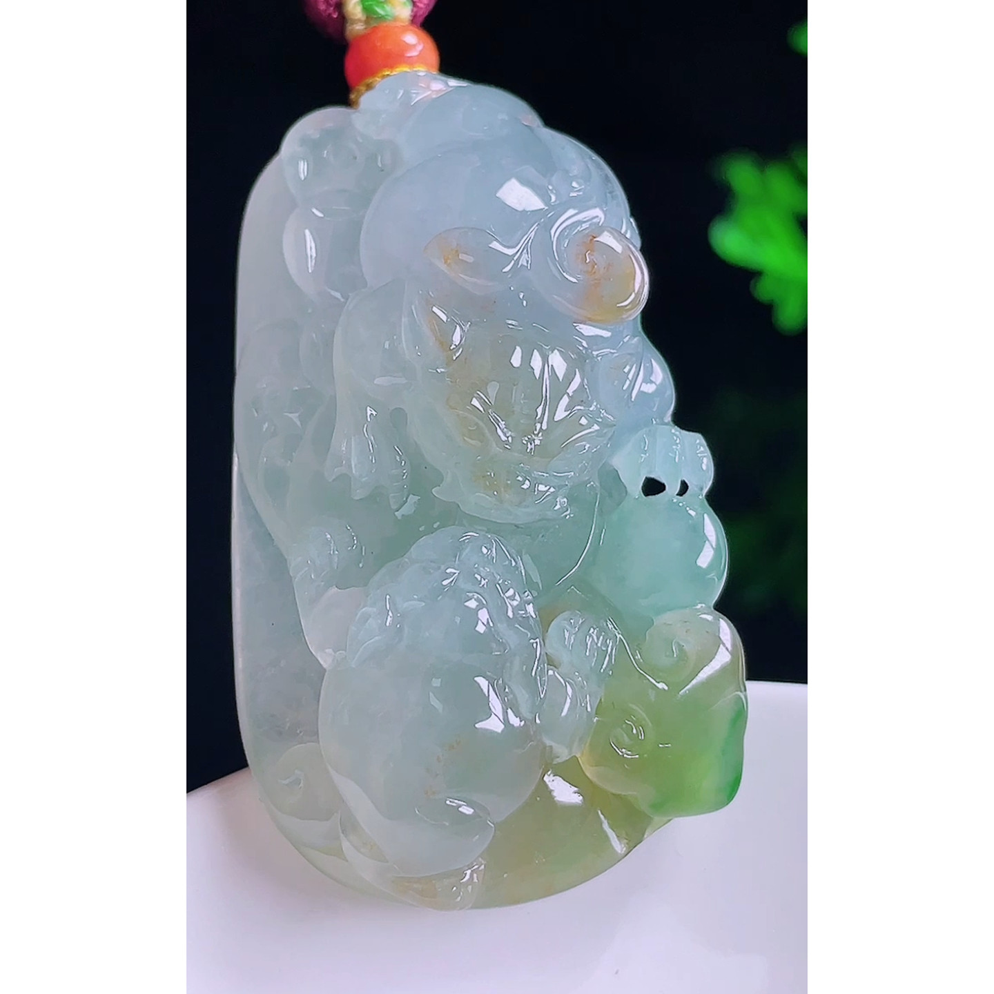 缅甸天然A货玉石翡翠 老坑冰种手工精雕招财金蟾吊坠