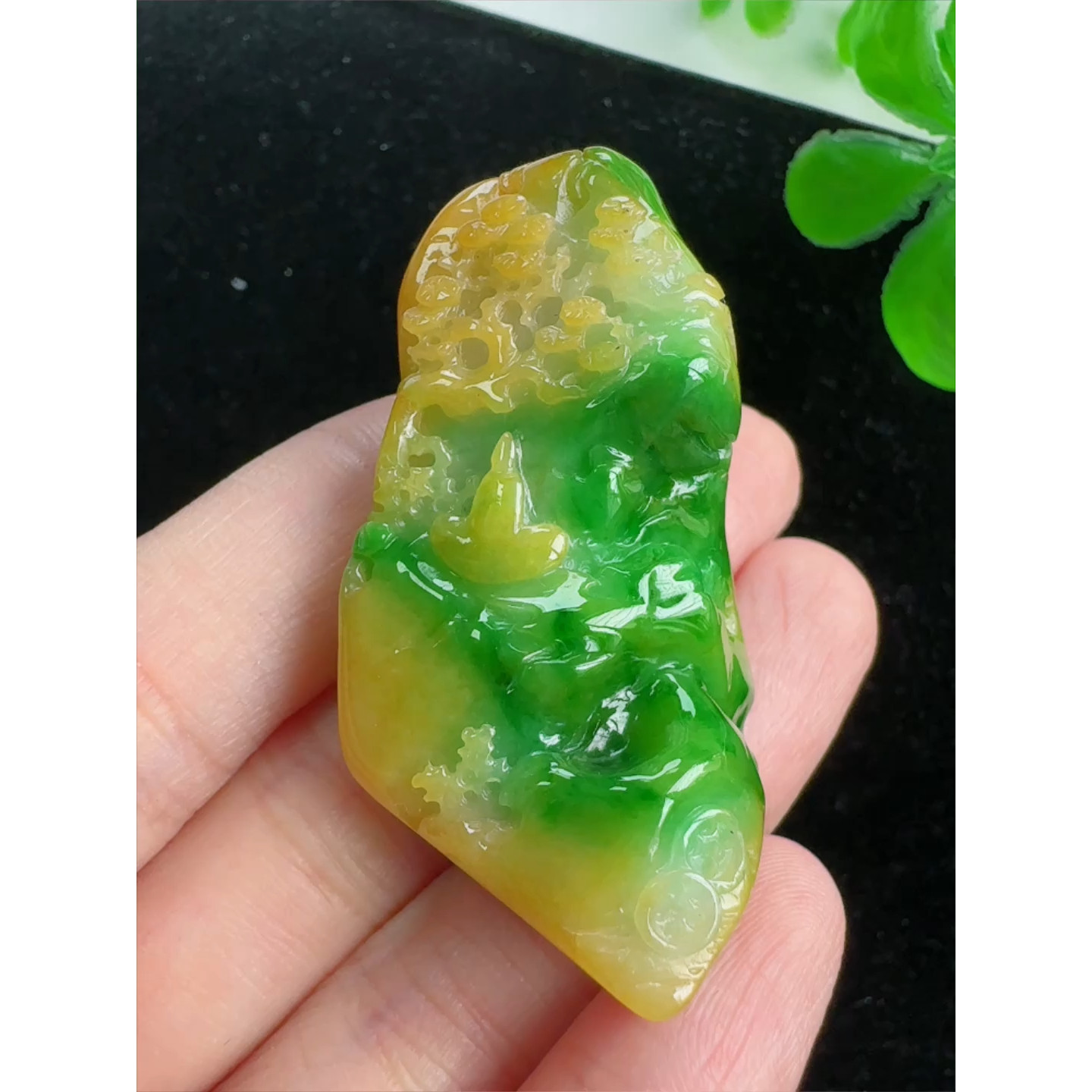 缅甸天然A货玉石翡翠 老坑冰种手工精雕黄加绿悟道牌吊坠