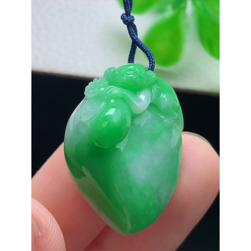 缅甸天然A货玉石翡翠 老坑冰种 手工精雕 阳绿寿桃吊坠