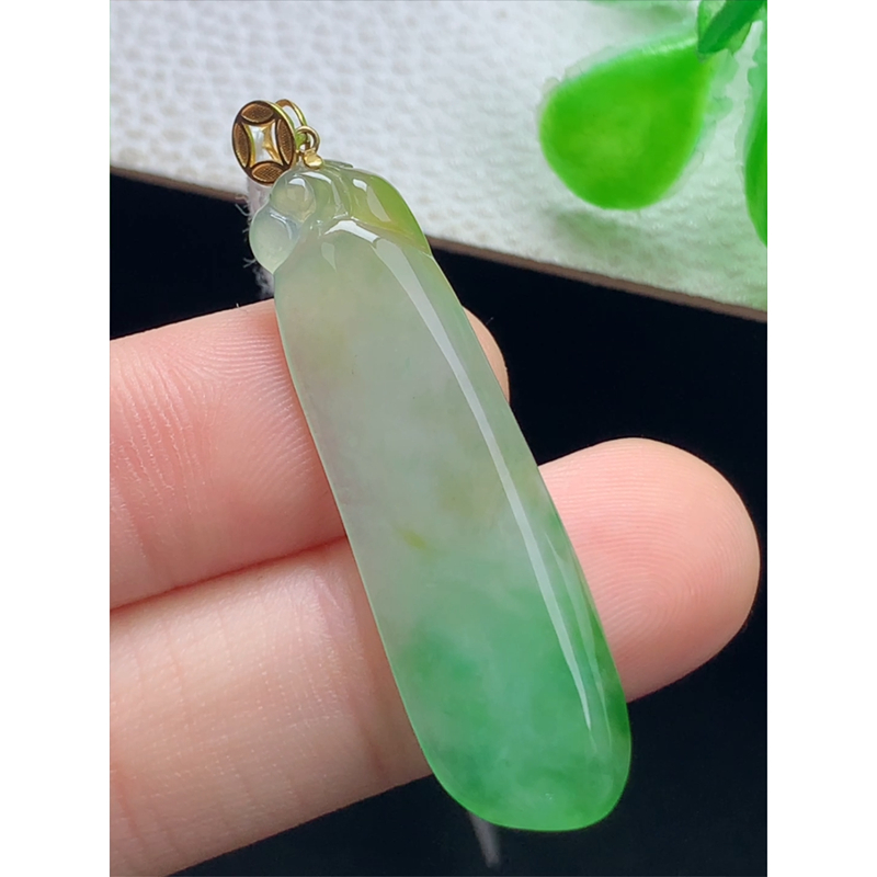 缅甸天然A货玉石翡翠 老坑冰种 手工精雕 18k金扣镶嵌 福瓜吊坠