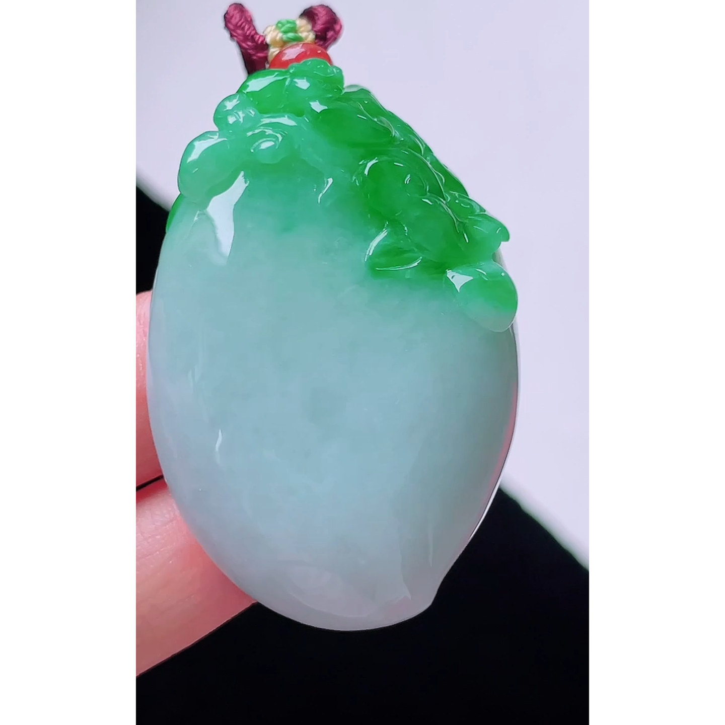 缅甸天然A货玉石翡翠 老坑冰种手工精雕飘绿寿桃吊坠