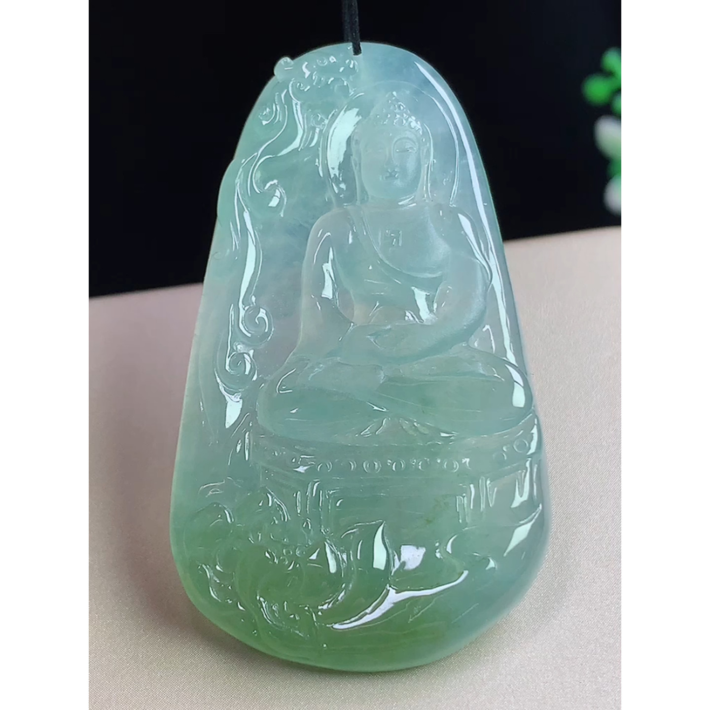 缅甸天然A货玉石翡翠 老坑冰种手工精雕冰飘黄翡大日如来吊坠