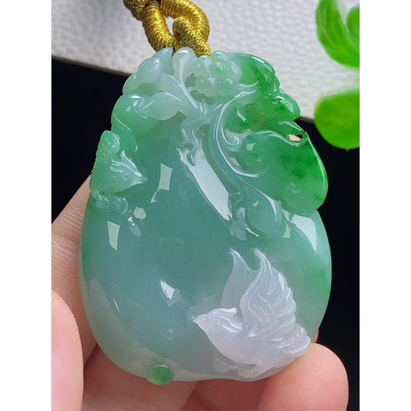 缅甸天然A货玉石翡翠 老坑冰种 手工精雕  飘绿鸟语花香吊坠
