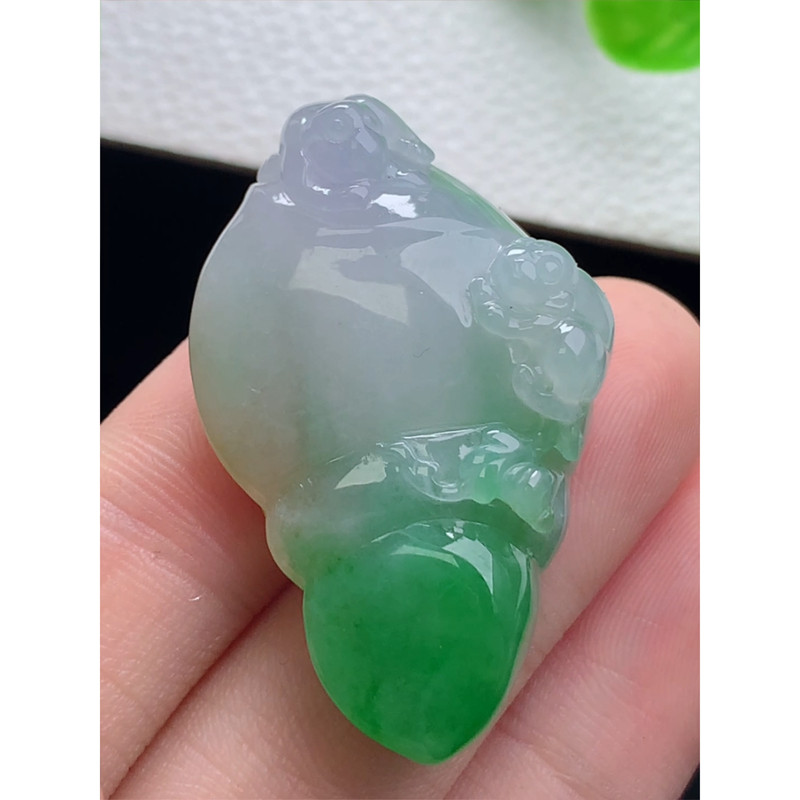 缅甸天然A货玉石翡翠 老坑冰种 手工精雕 飘阳绿钱袋呱呱来财吊坠