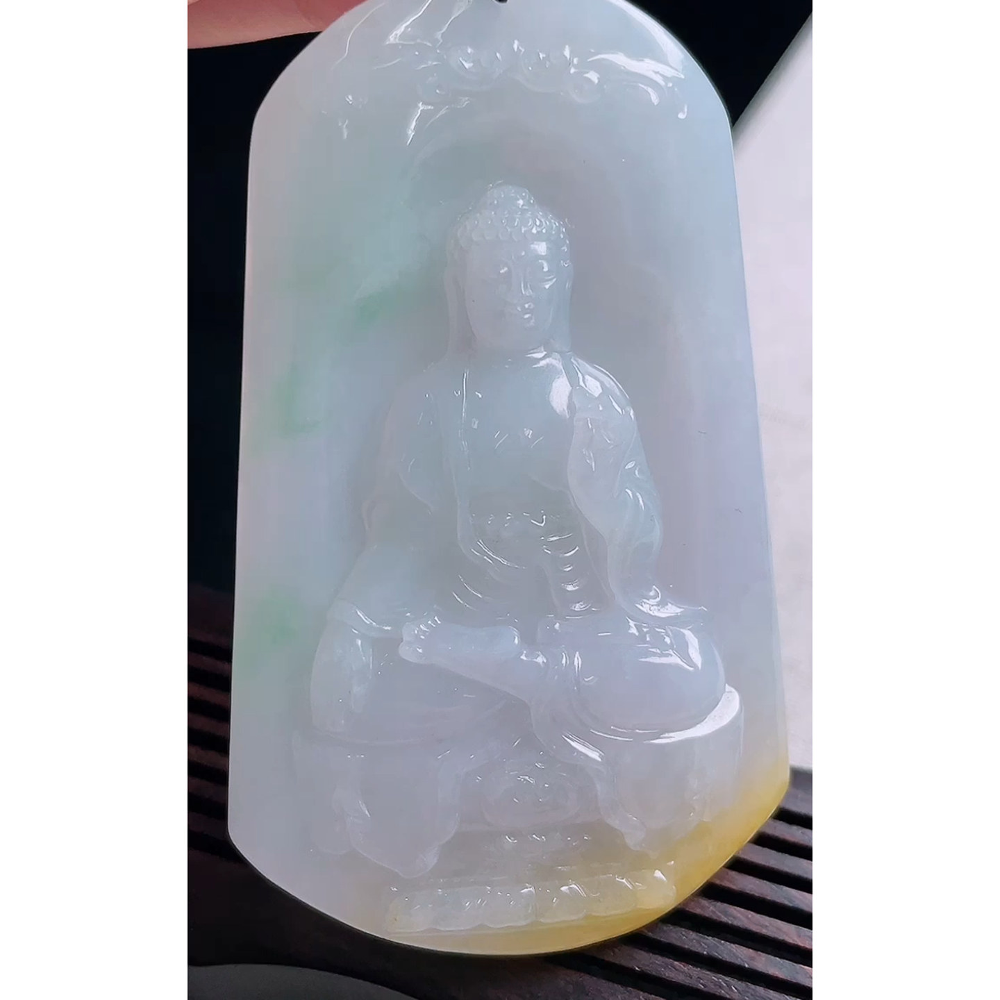 缅甸天然A货玉石翡翠 老坑冰种 手工精雕 三彩阿弥陀佛吊坠