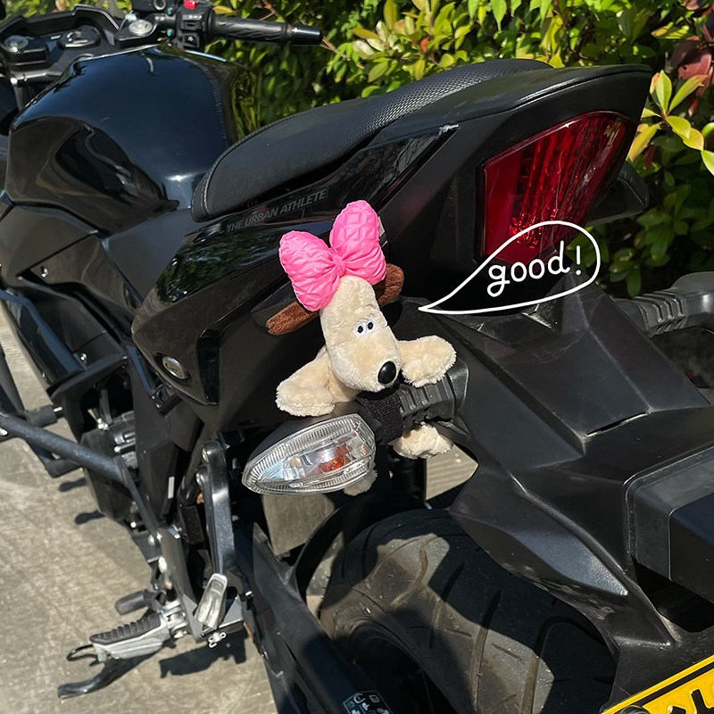 飞行员掌门狗摩托车尾灯装饰品挂件E趴趴玩偶公仔机车小配件可爱