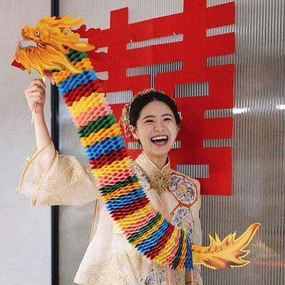 小红书同款结婚剪纸舞龙新娘拍照道具婚礼拉花晨袍接亲游戏伴娘团