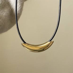 钛钢皮绳项链女2023新款颈链金属风弧形弯管小T众设计感项圈街拍