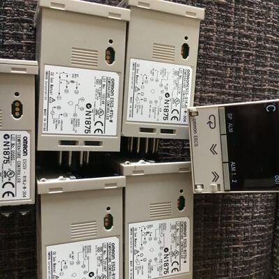 温控器E5CS-RTU-W Q1KJU-W-304 Q/R2TU-W R1KJU-W RKJU-W R1PU-W