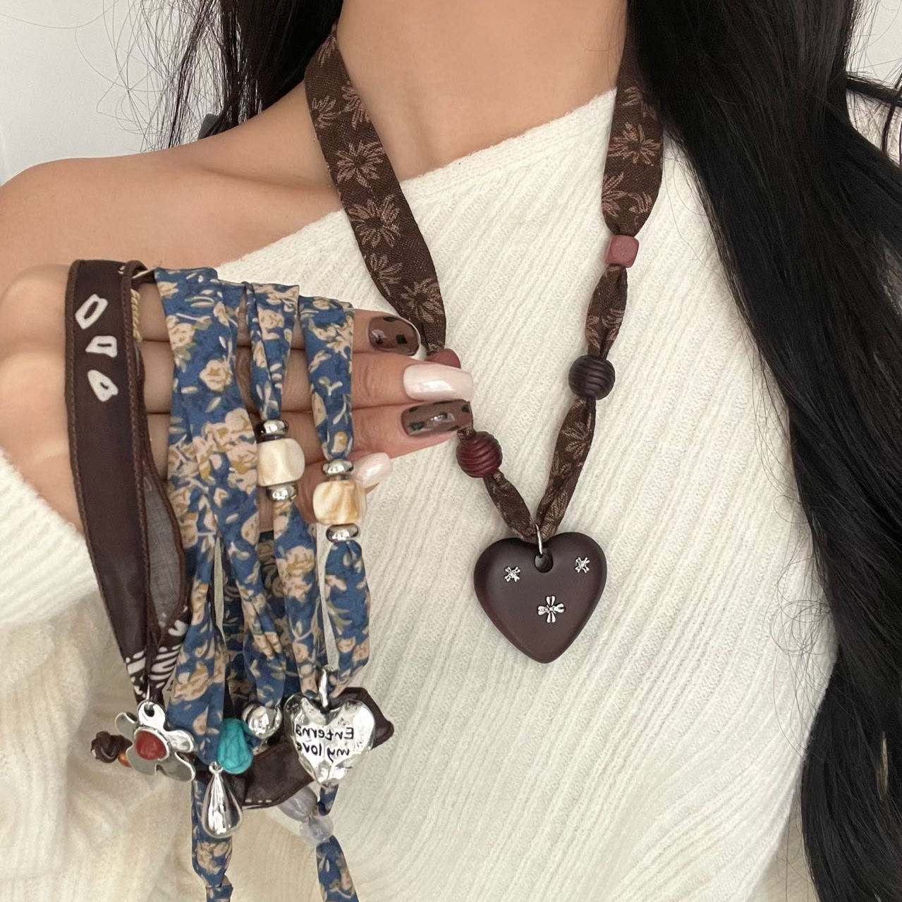 深蓝色碎花丝巾爱心水滴项链女秋冬独特设计感长款毛衣链衣服配饰