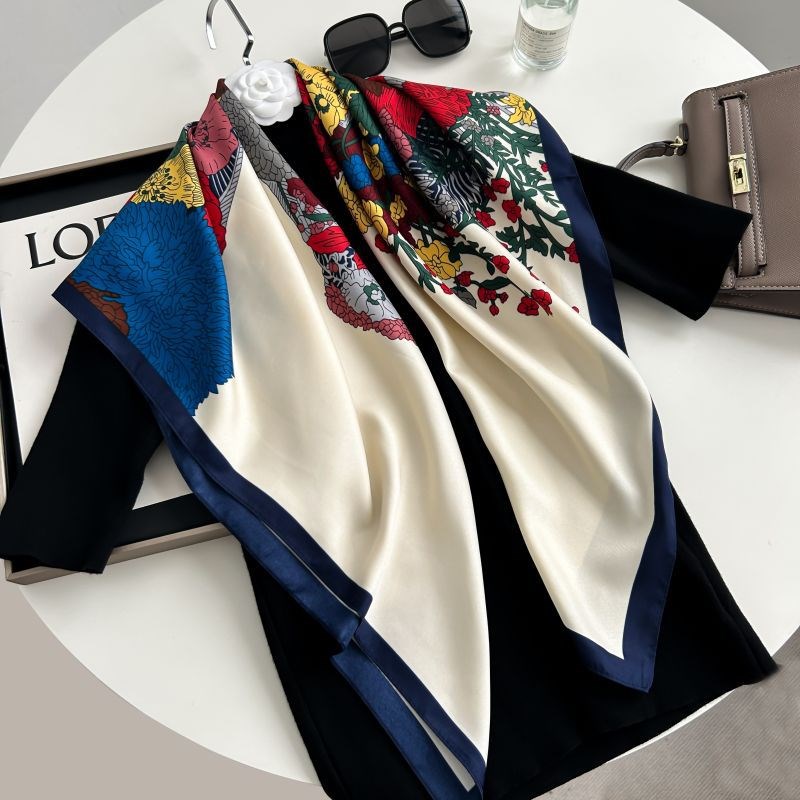 热卖新款时尚优雅花朵骏马印v花高级感橘色90*90斜纹绸仿真丝丝巾