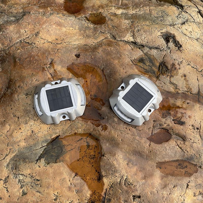 太阳能铸铝道钉灯庭院花园广场停车场爆闪公路警示路标台阶地埋灯