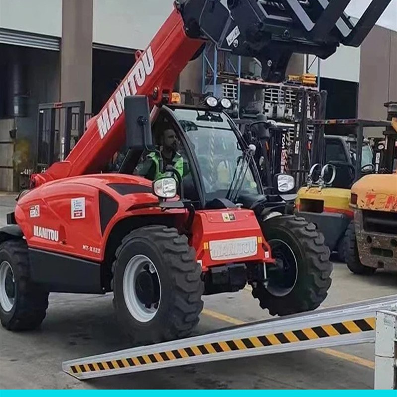 履带收割机爬梯铲车叉车上下车铝合金爬梯挖机耐磨型防滑过沟梯子