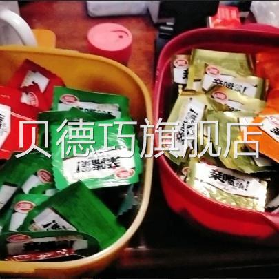 卫龙亲嘴烧100片混装辣条整箱小包装素肉独立包装零食大礼包年货