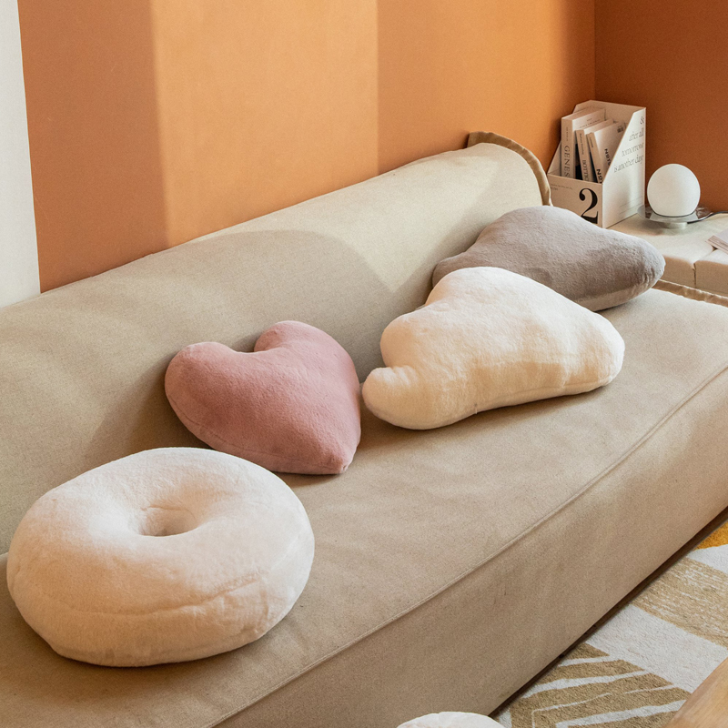 可爱卡通毛绒靠垫纯色爱心兔毛客厅沙发靠枕软包简约现代腰垫含芯