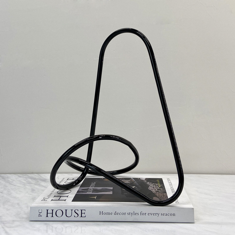 现代简约欧式轻奢几何金属扭转环绕摆件样板房售楼处软装饰品摆设