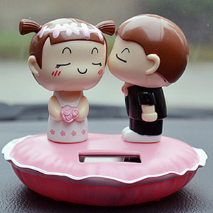 摇头结婚版 情侣公仔摆件 亲嘴娃娃 太阳能公仔车饰 汽车用品饰品