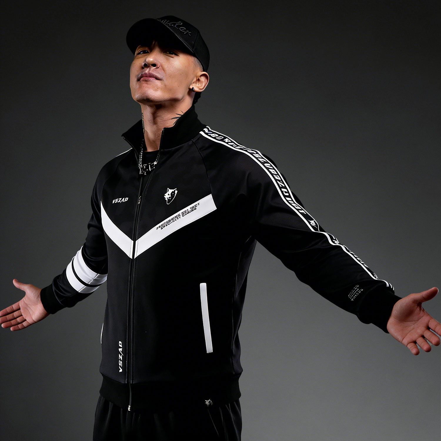 VSZAP春秋运动风立领拉链夹克男黑白色拼色条纹潮流男士健身外套