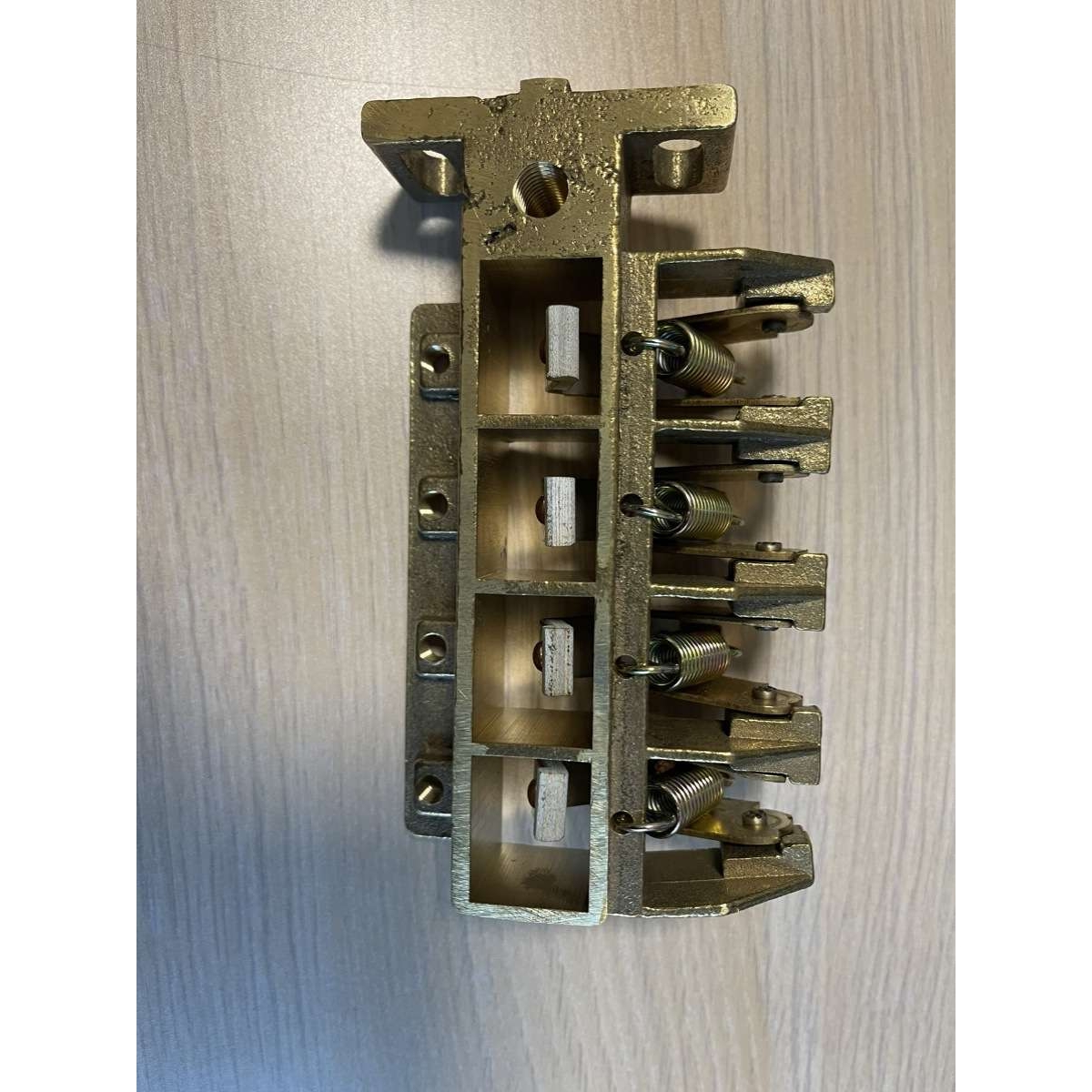 EG367J直流电机碳刷架 电刷 20*25*44直流电机碳刷架20X25X44