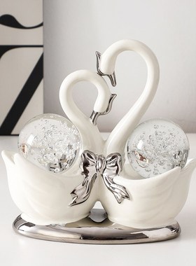 水晶球情侣黑天鹅摆件一对现代轻奢家居玄关客厅酒柜电视柜装饰品