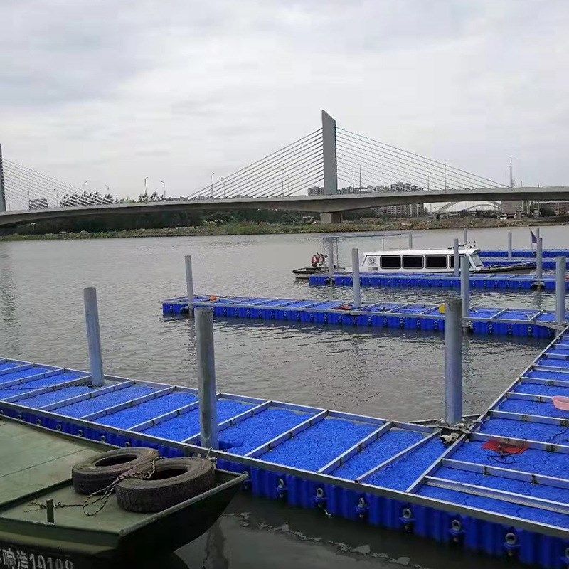 供应塑料浮筒浮桥摩托艇停靠水上码头 拆卸方便水上平台游艺设施