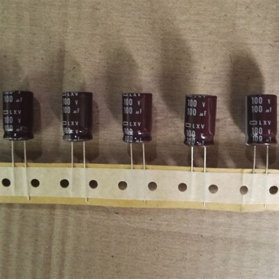 黑金刚 NIPPON CHEMI-CON 100UF 100V 12.7*21mm LXV 电解电容
