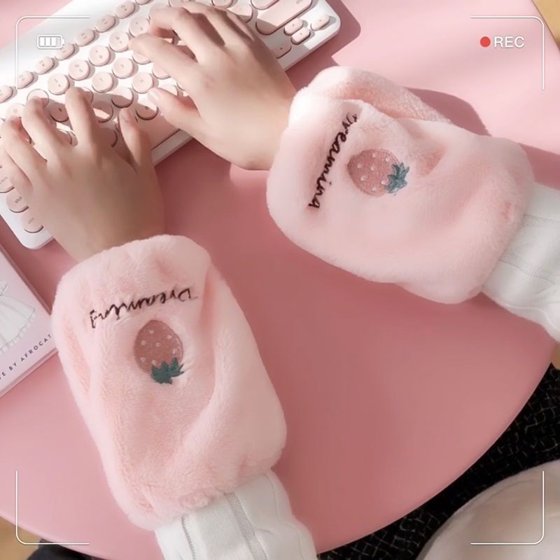 韩版可爱毛绒袖套长款防污秋冬女孩学生写字护袖儿童羽绒服短袖筒