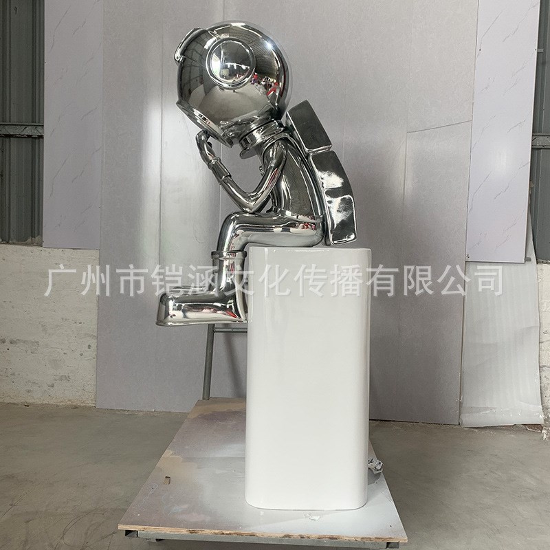 潮流robbi电镀月光兔大型玻璃钢雕塑网红科技感太空兔落地大摆件