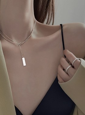 黑色方牌项链2024年新款女项D链女高级设计感小众锁骨链颈链