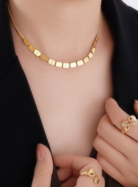 轻奢百搭方块片片LOVE字印x英文刀片链简约设计款通勤风项链港风