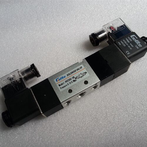 三位五通双电磁阀4V230C-08 4V330C-10 4V430C-15 4V230E-08厂销