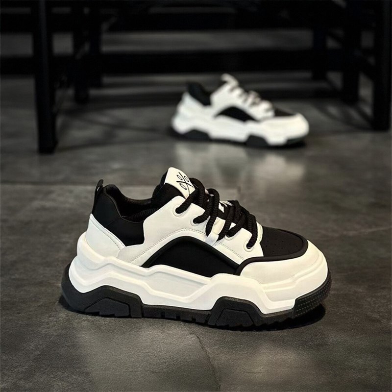 加大码女鞋41到43春季2025新款平底大号小白鞋40透气皮面板鞋子42