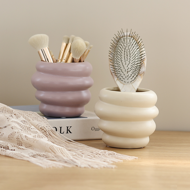 陶瓷化妆刷收纳桶梳子笔筒高颜值大容量 客厅桌面遥控器盒奶油风