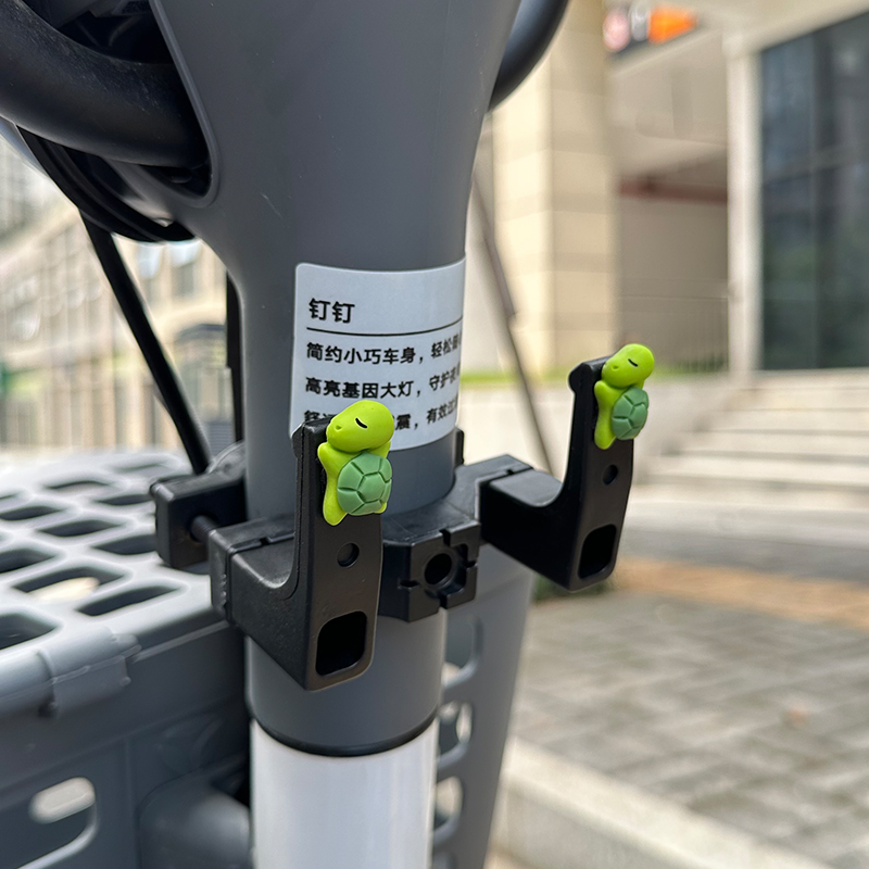 电动车前面挂钩雅迪钉钉PLUS淘淘贝塔专用强力前置物通用挂钩塑料