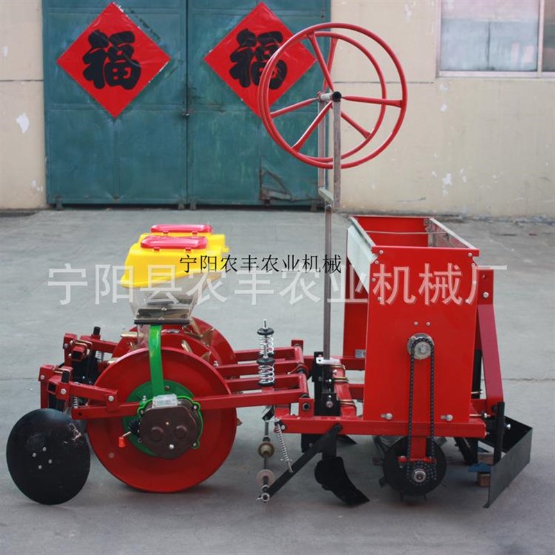 玉米铺膜播种精两行四膜上玉米谷物打孔玉米点播行机大机豆高粱播
