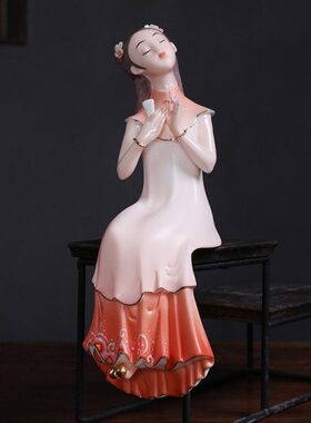 瓷器粉色坐式小仙女摆件家居现代美少女工艺品瓷器玄关会所装饰品