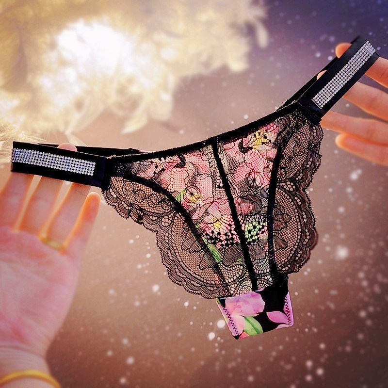 2025新款法式轻奢时尚钻饰性感女士内裤蕾丝网纱中低腰三角裤无痕