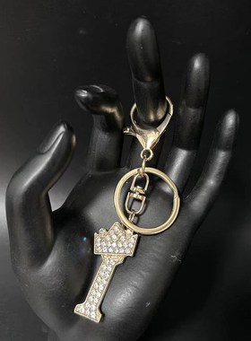 26个英文字母挂件欧美轻奢精致风设计感钥O匙链汽车车挂手机装饰