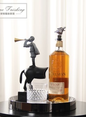 现代简约样板g房售楼部客厅酒柜小边几茶几托盘组合洋酒装饰摆件