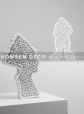 现代简约抽象镂空人物艺术摆件y售楼处样板间客厅书房博古架工艺