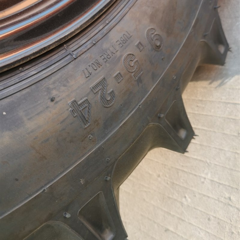 时风拖拉机后轮轮胎9.5s-24R-1人字大花纹轮胎时风农用车配件