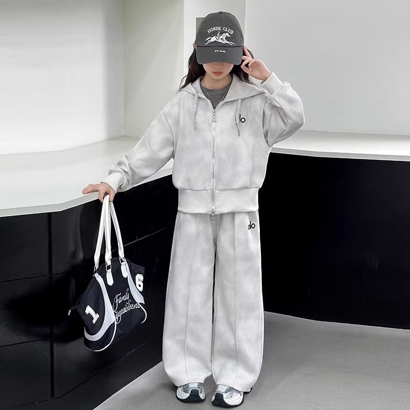 奥莱潮牌女童套装2026新款运动时尚秋装中大童时髦洋气开衫两件套