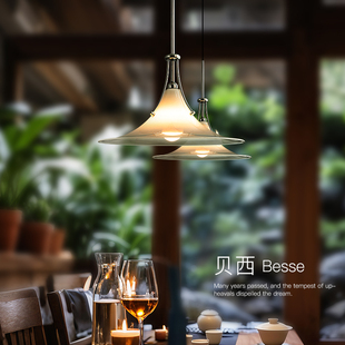 玉兰餐厅吊灯2026新款 极简中古风单头飞碟吧台玻璃圆餐桌吊灯 意式