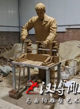 玻璃钢仿铜人物雕塑铸铜维修工人雕塑通道现代劳动人物雕像定制做
