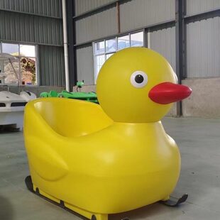 冰场设施雪地大黄鸭小火车游乐园设备雪橇冰车冰爬犁冰上大黄鸭