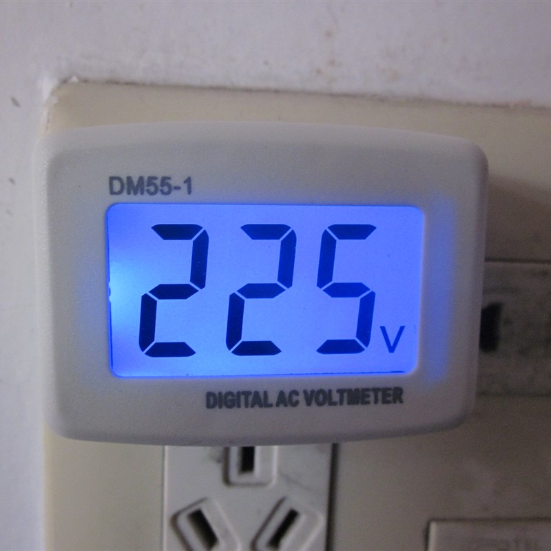 插头式家用LCD液晶智能高精度交流数显数字电压表带背光灯AC220V