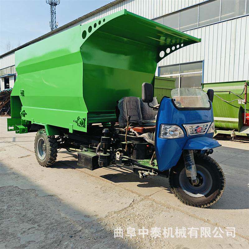 自动搅拌柴油款喂料机5立方碎草撒草车牛场添草料进牛槽投料车
