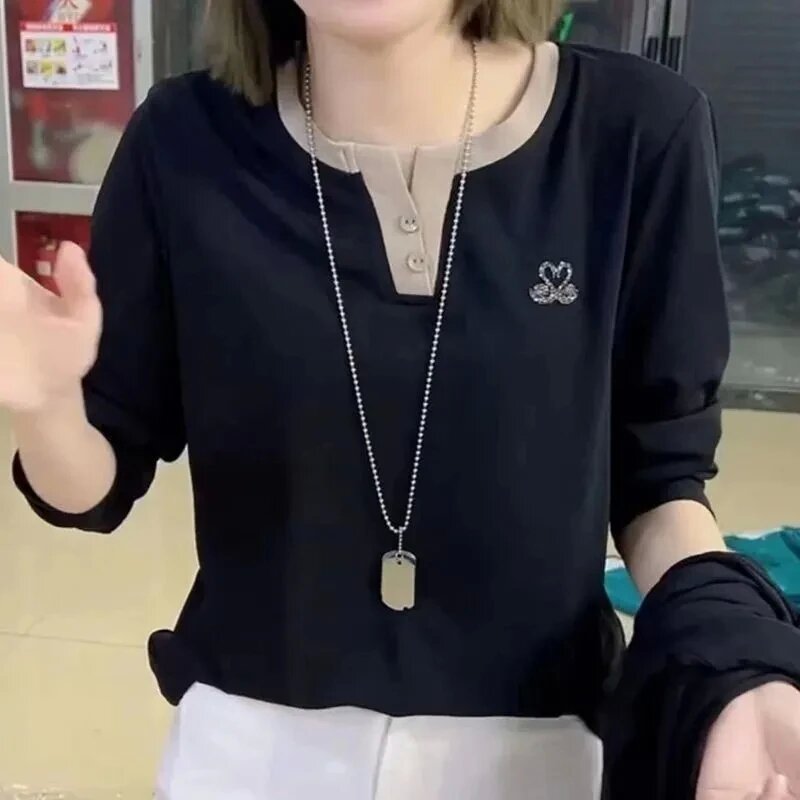 【下单立减50元】天鹅镶钻v领长袖洋气减龄妈妈装气质打底衫