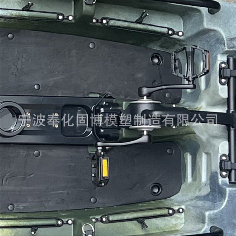 工厂直销单人脚踏划艇 硬艇塑料滚塑艇 脚踏皮划艇